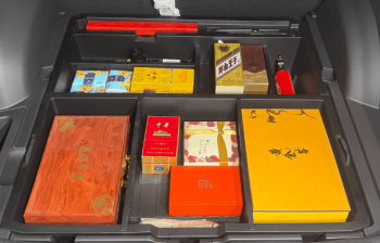 Hộp đồ cốp sau Geely Monjaro